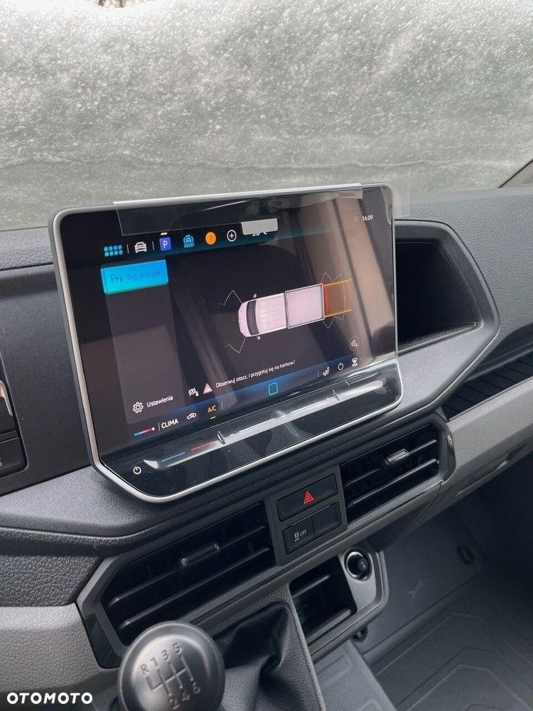 Volkswagen Crafter 35 Skrzyniowy z podwójną kabiną silnik: 2,0 l EU6 SCR 140 KM / skrzynia biegów: Przedni napęd manualna 6-biegowa rozstaw osi: 4490 mm - 14