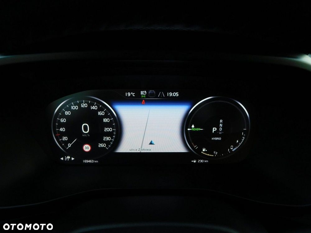 Volvo XC 40 T5 Plug-In Hybrid Momentum Pro - 19