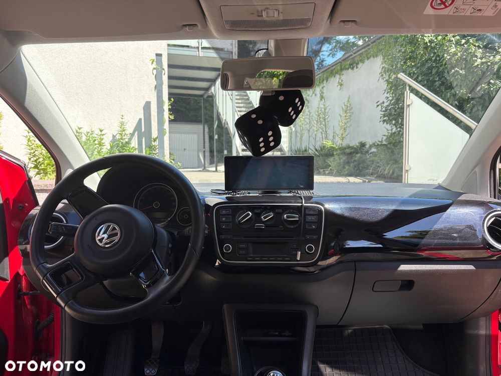 Volkswagen up! BlueMotion Technology colour fortana red - 7
