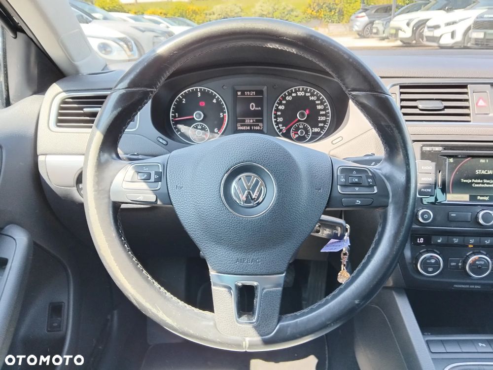 Volkswagen Jetta 2.0 TDI Highline - 8
