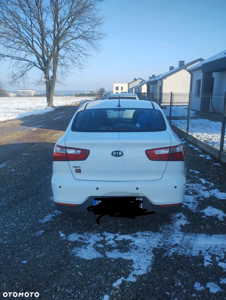 Kia Rio 1.2 L - 4