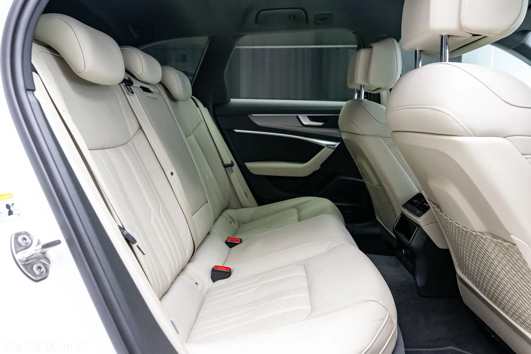 Audi A6 Allroad - 33