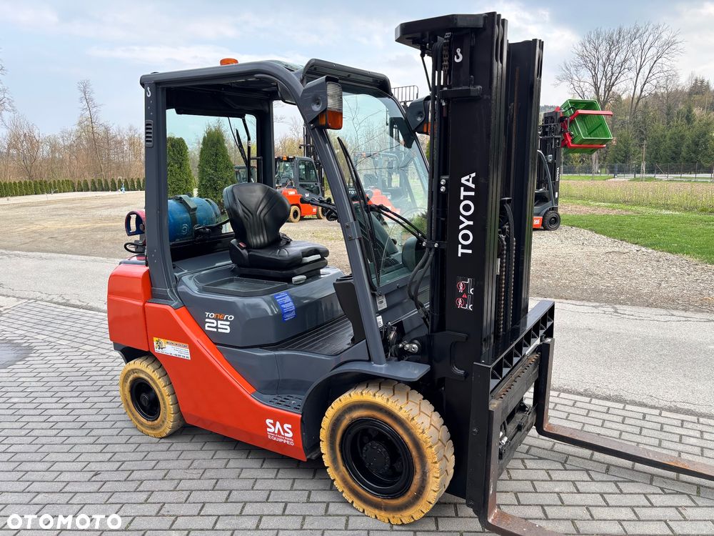 Toyota 8FGF25 GWARANCJA LPG triplex PÓŁKABINA DOSTAWA 59 450 NETTO - 4