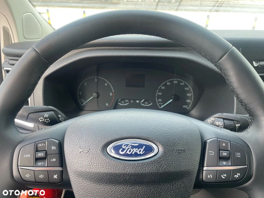 Ford Tourneo Custom - 8