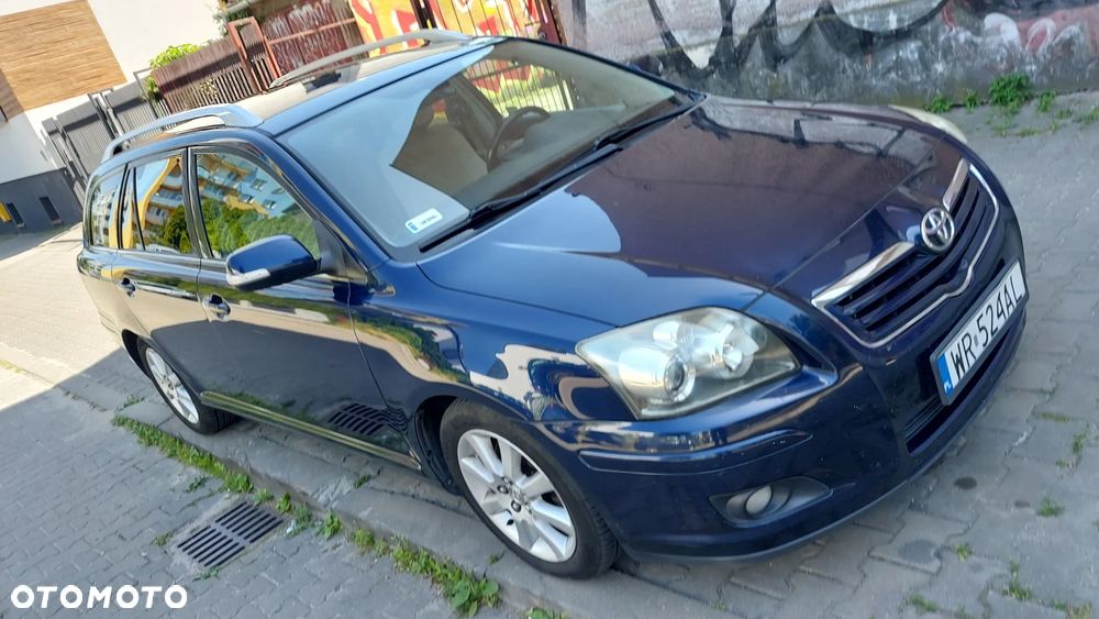 Toyota Avensis 2.0 D-4D Sol Premium - 1