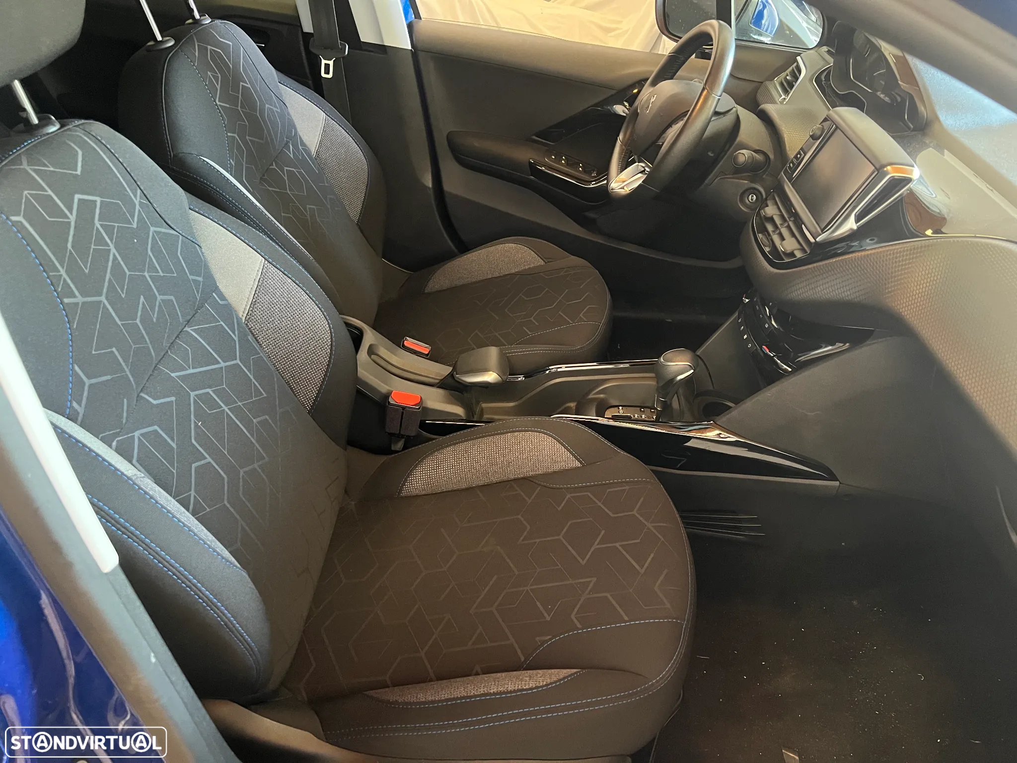 Peugeot 2008 1.2 PureTech Signature EAT6 - 9