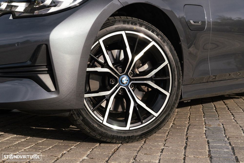 BMW 320 e Line Sport Auto - 46