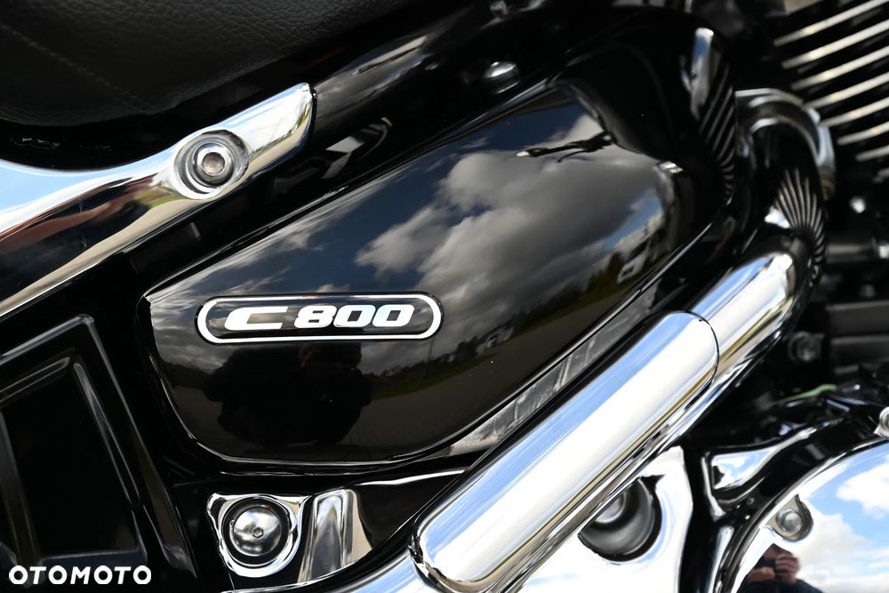 Suzuki Intruder - 32