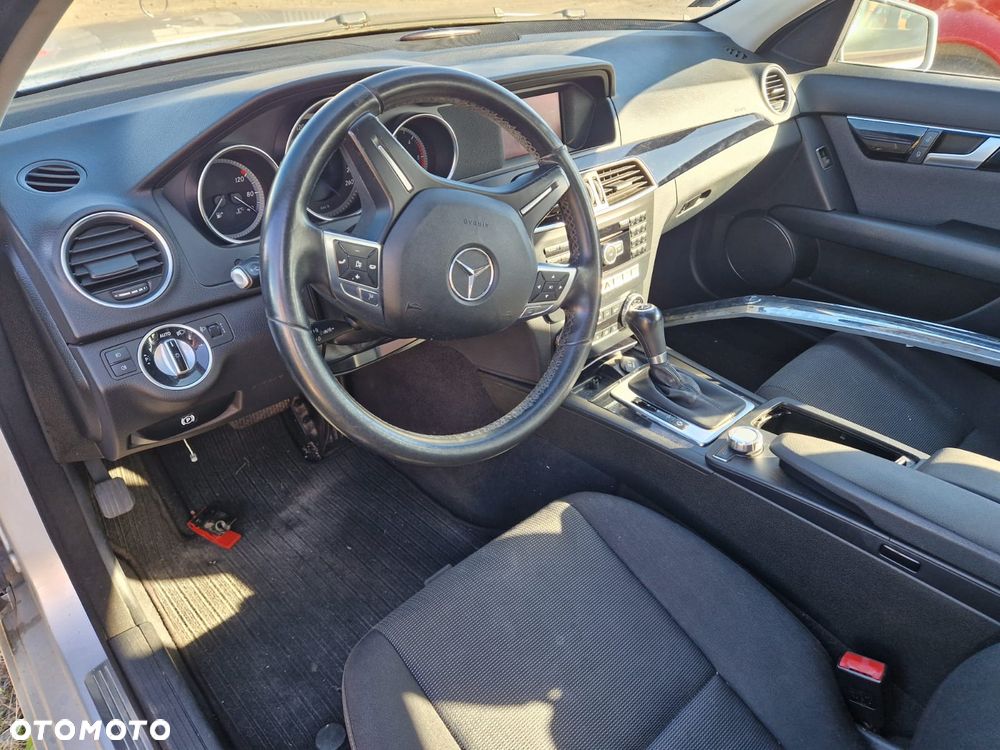 Mercedes-Benz Klasa C 220 CDI BlueEff 4-Matic Avantgarde - 8
