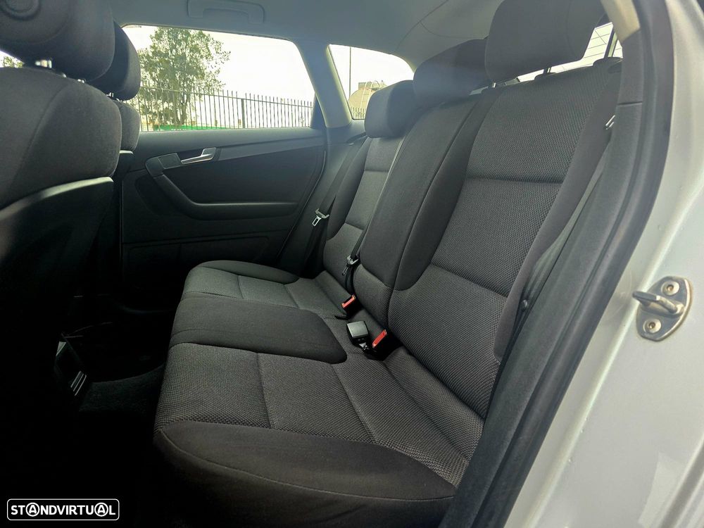 Audi A3 Sportback 1.6 TDI Attraction Business Line - 14