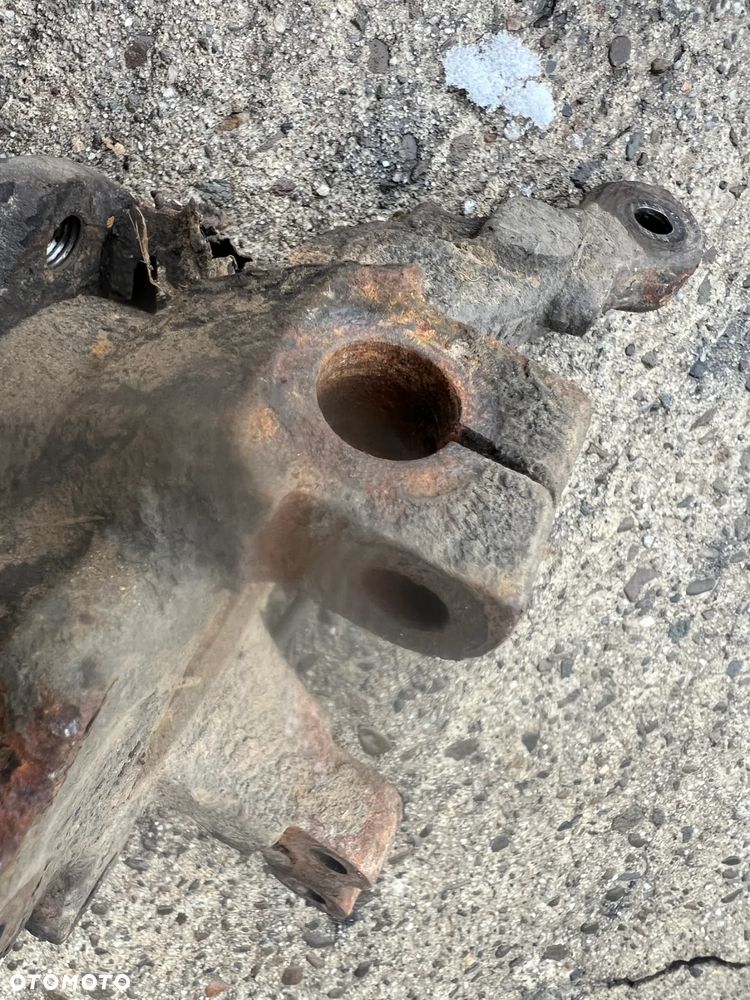 Zwrotnica lewa lub prawa Opel Meriva A 4 śruby - 3