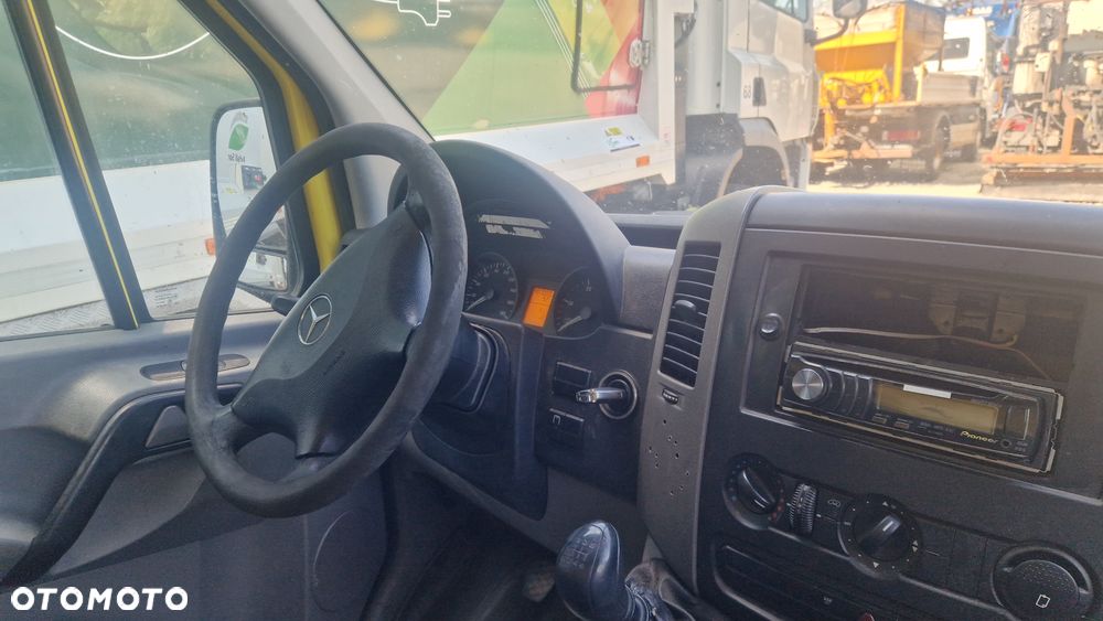 Mercedes-Benz Sprinter - 4