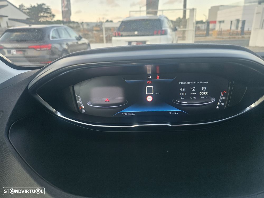 Peugeot 5008 1.5 BlueHDi Allure EAT8 - 27