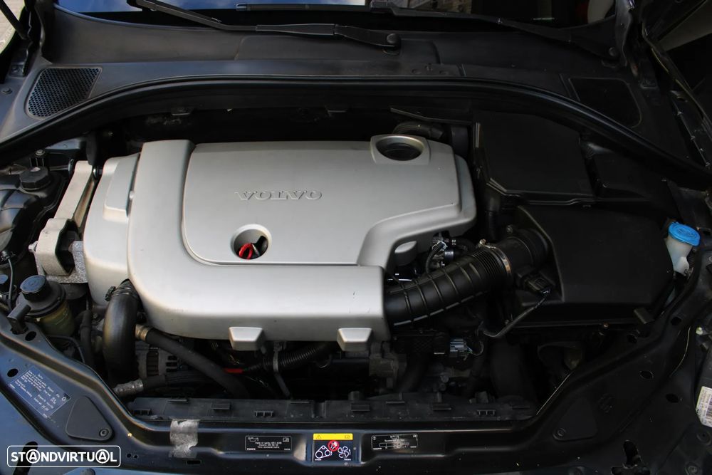 Volvo XC 60 D5 Momentum Geartronic - 48