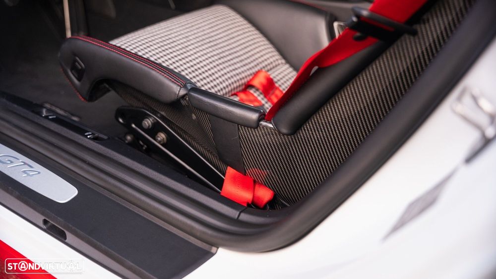 Porsche Cayman GT4 - 36