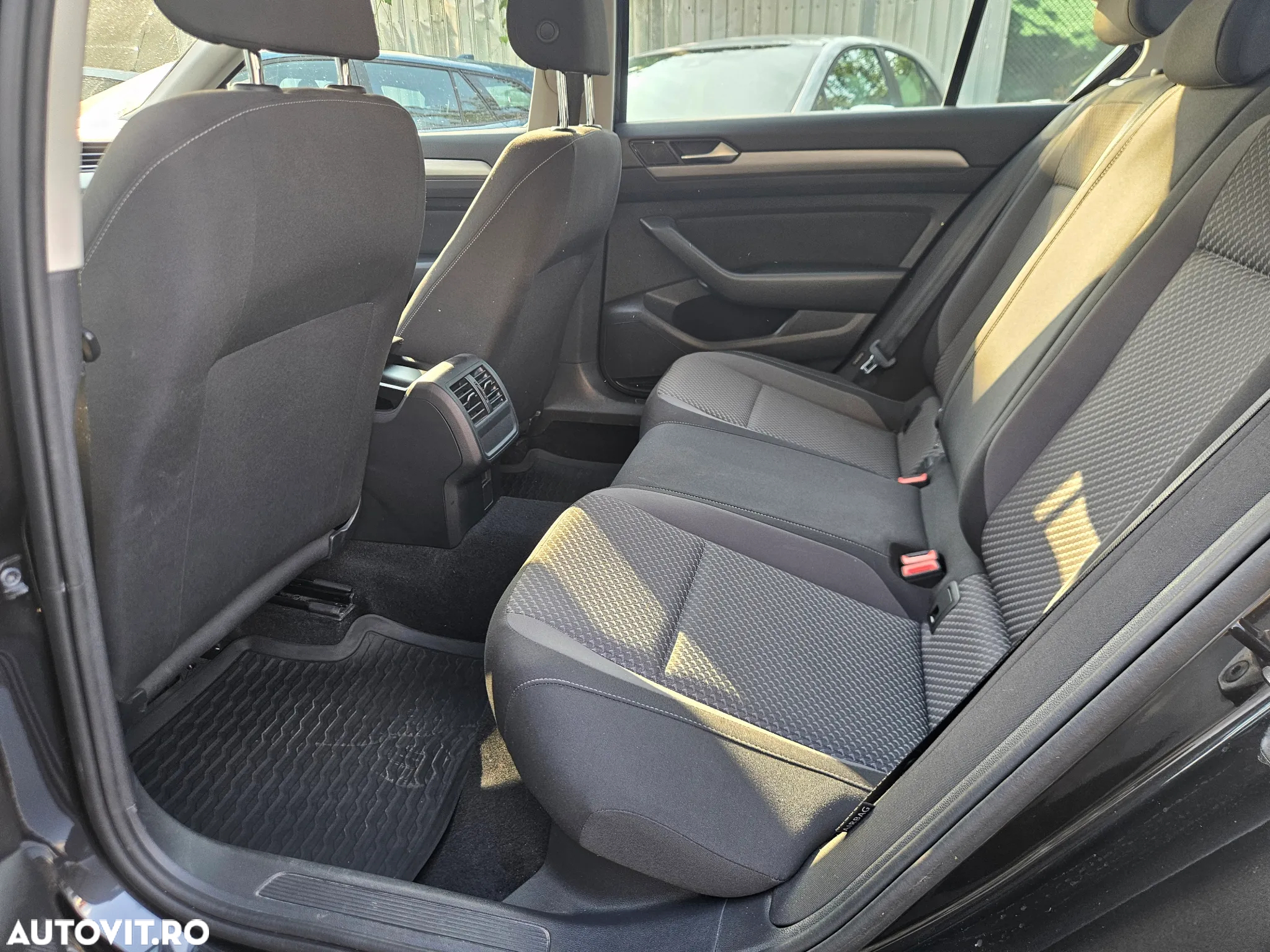 Volkswagen Passat - 16