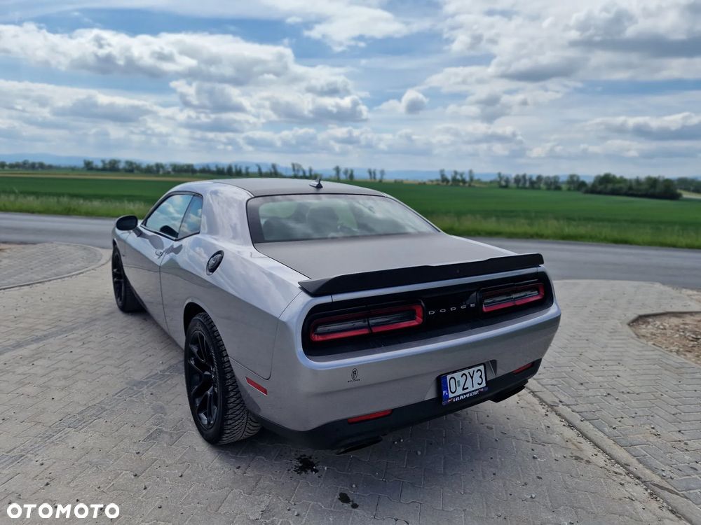Dodge Challenger - 14
