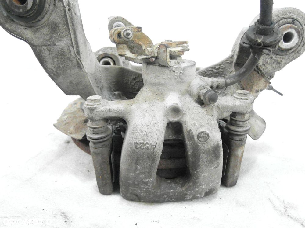 PIASTA TYLNA PRAWA ALFA ROMEO 159 1.9 JTDM - 2