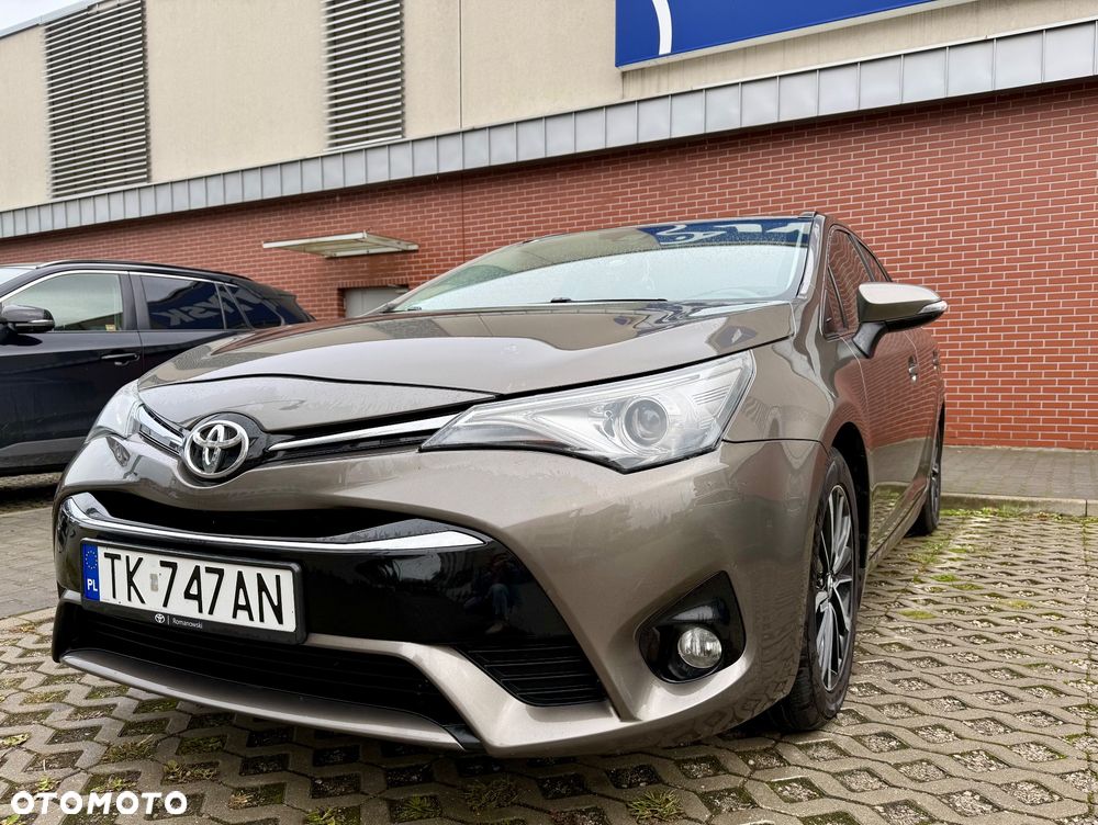 Toyota Avensis 2018 photo 2