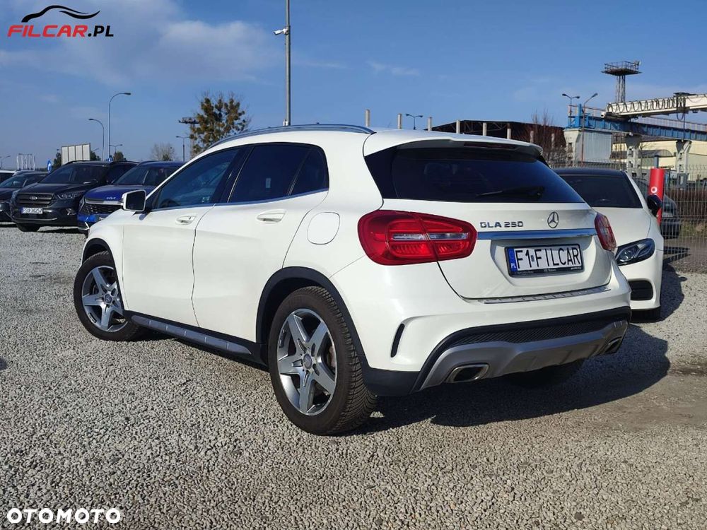 Mercedes-Benz GLA - 4