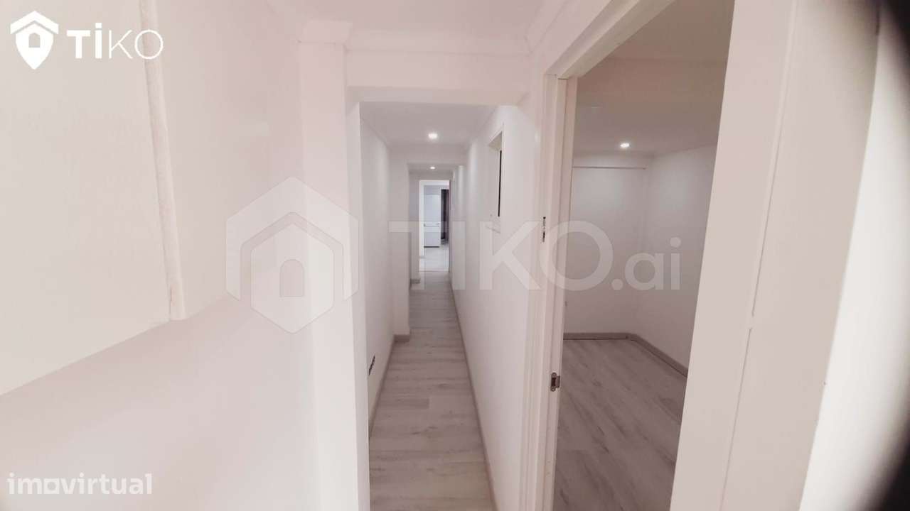 Loja Transformada em Apartamento  em Vale de Milhaços Corroios - Grande imagem: 2/20