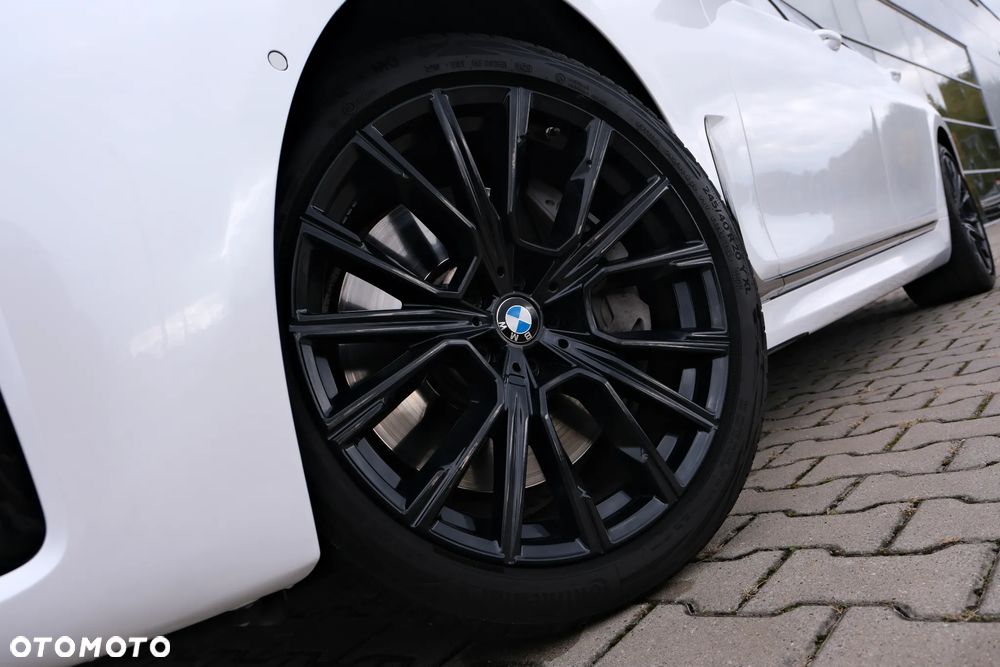 BMW Seria 7 750i xDrive sport - 23