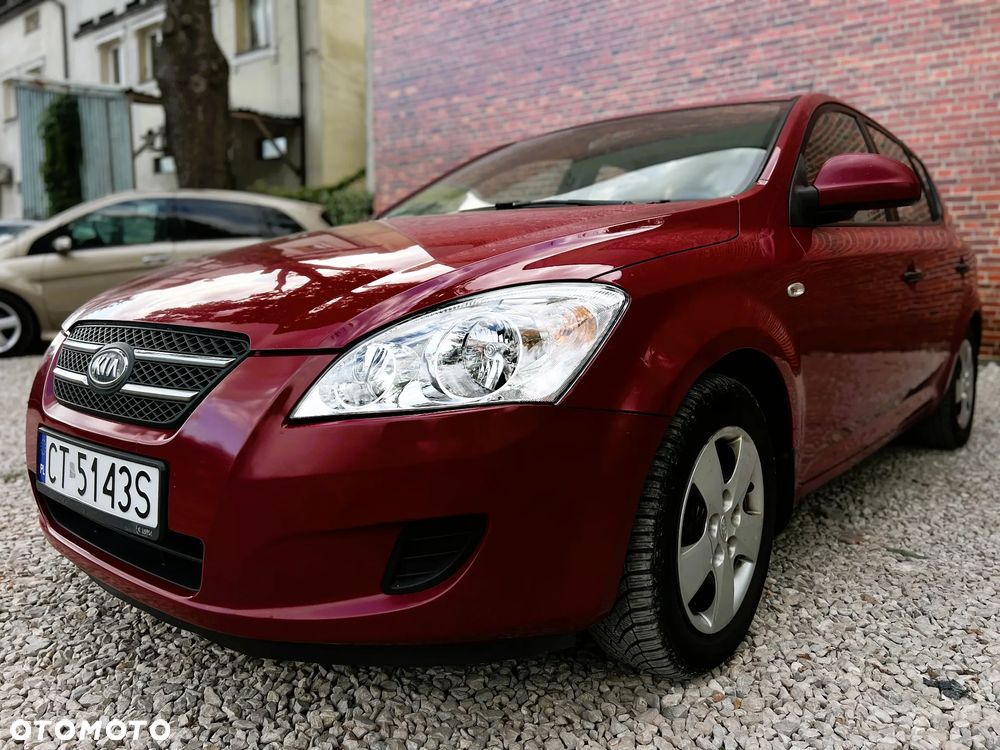 Kia Ceed - 35