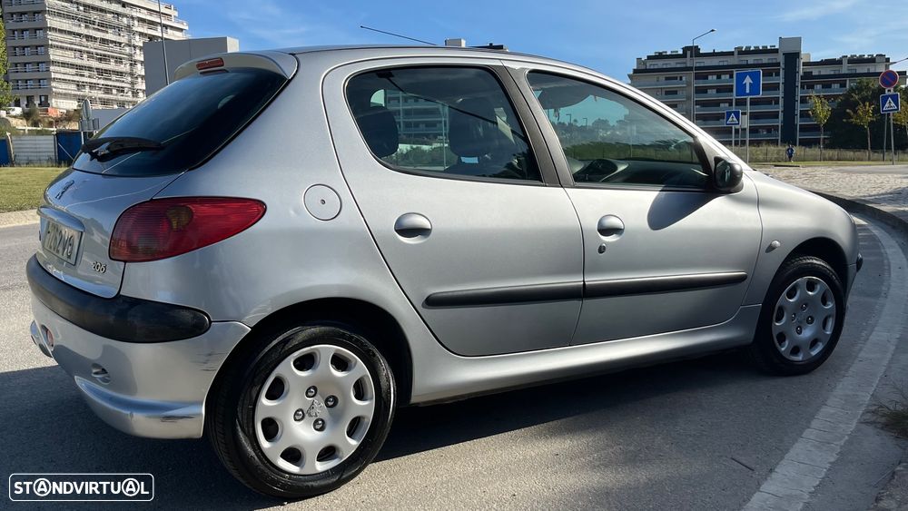 Peugeot 206 1.1 Color Line - 26