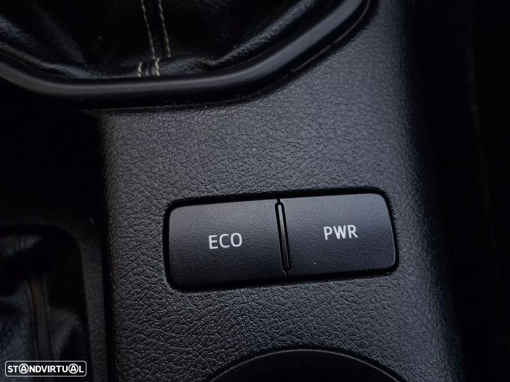 Toyota Hilux 2.4 D-4D 4WD CD CM - 13
