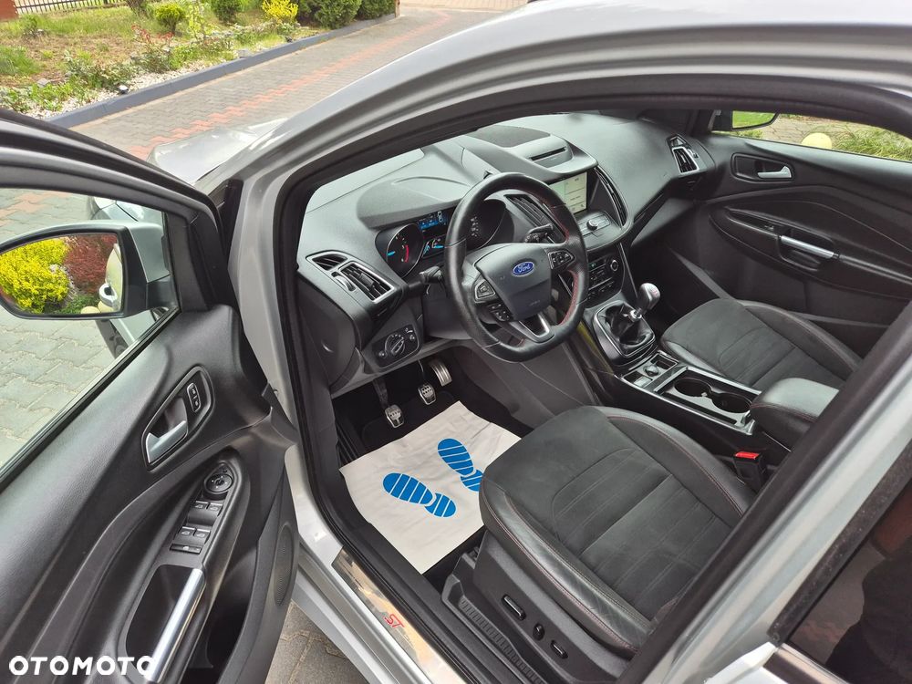 Ford Kuga 2.0 TDCi 4x4 ST-Line - 4