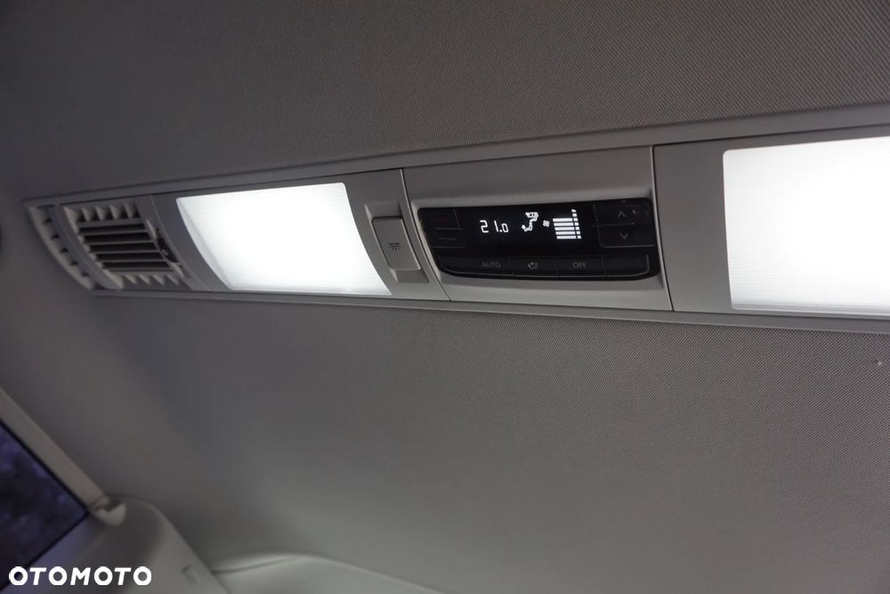 Volkswagen Caravelle - 22