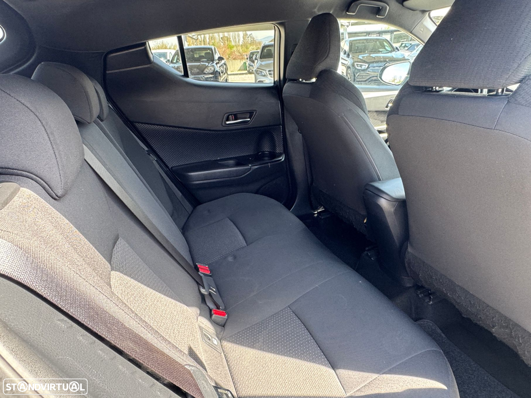 Toyota C-HR 1.8 Hybrid Exclusive - 13