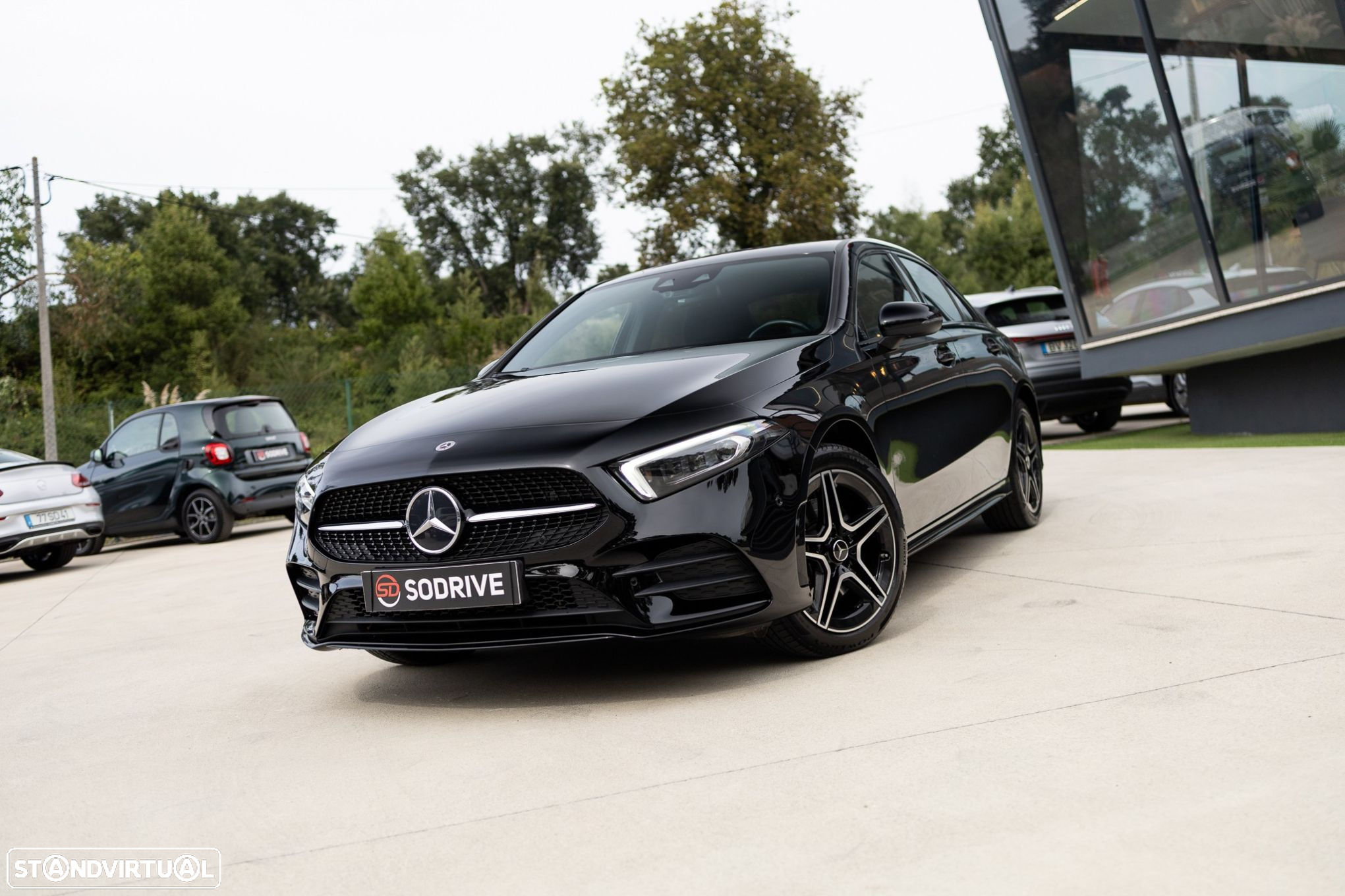 Mercedes-Benz A 250 Limousine e AMG Line - 12