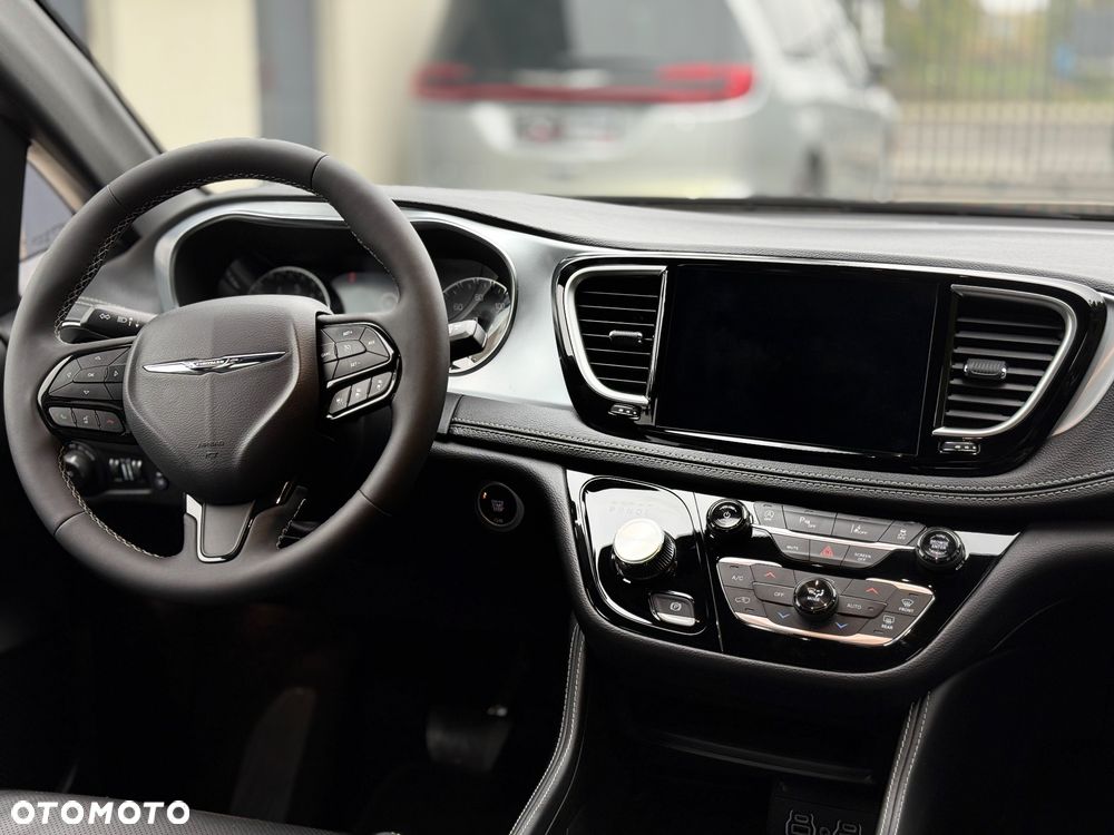 Chrysler Pacifica - 15