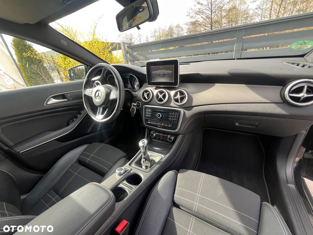 Mercedes-Benz GLA 200 Activity Edition - 21