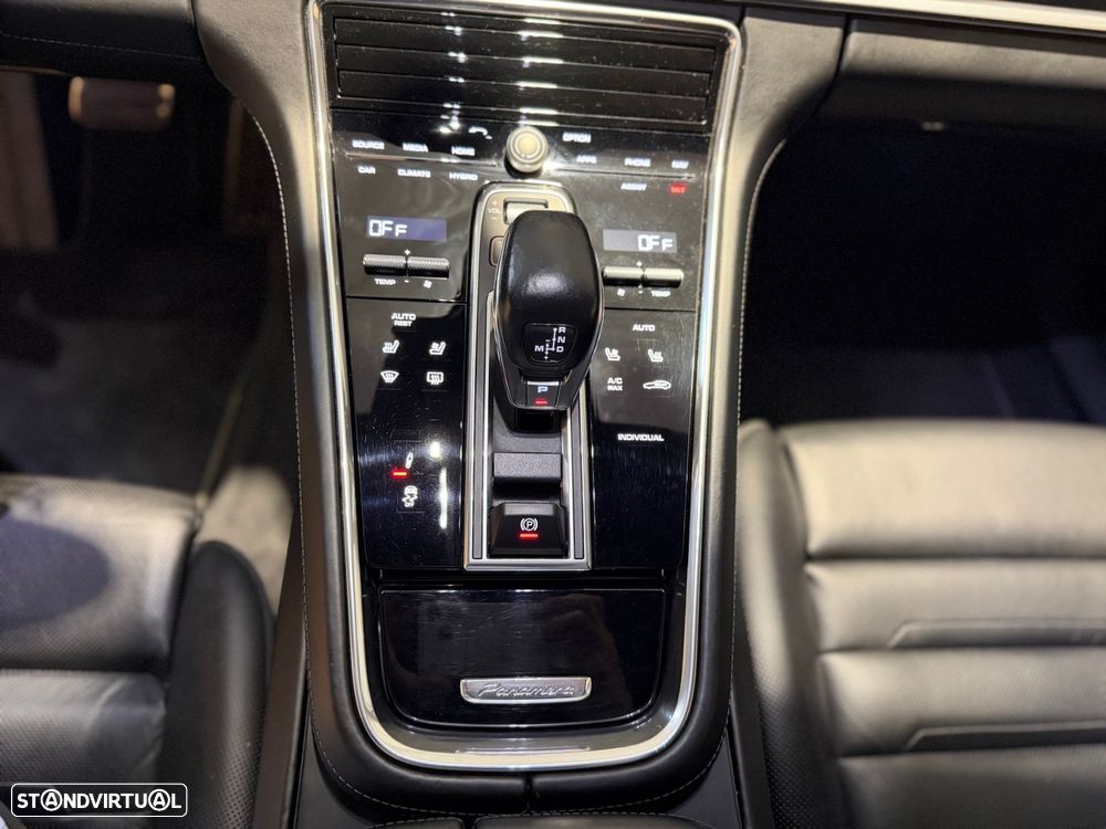 Porsche Panamera Sport Turismo 4 E-Hybrid Edition 10 Anos - 16
