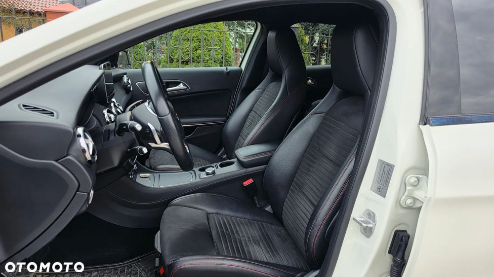 Mercedes-Benz GLA 200 7G-DCT AMG Line - 14