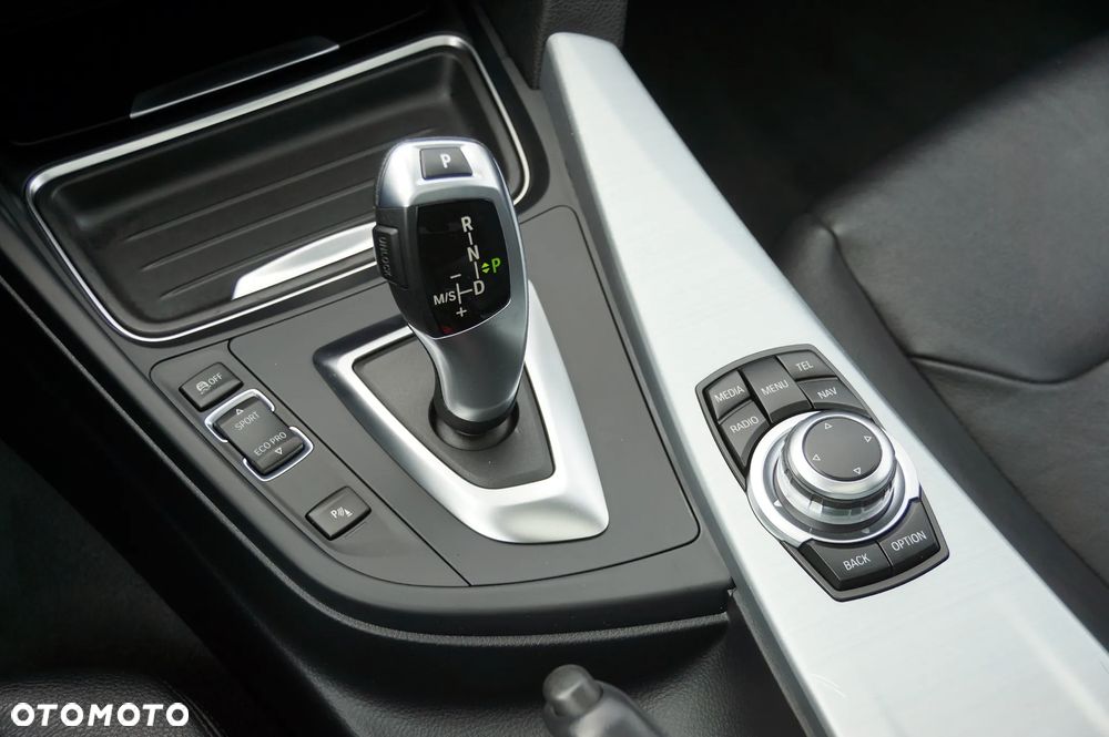 BMW Seria 3 320d Touring xDrive - 21