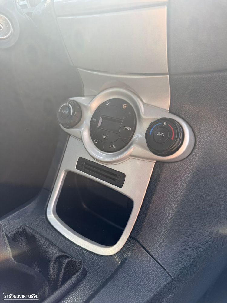 Ford Fiesta 1.4 TDCI Techno - 17