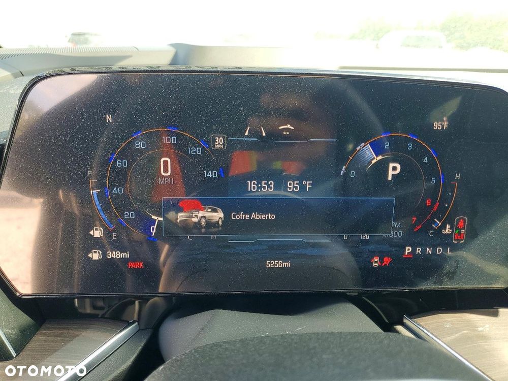 Chevrolet Suburban - 10