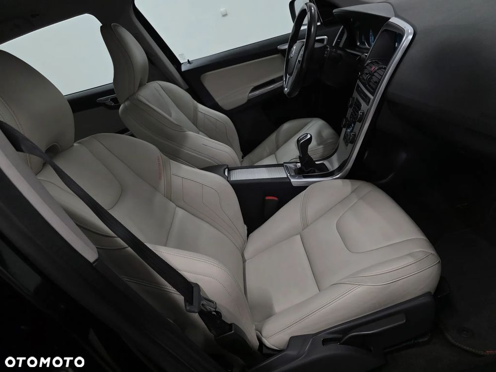 Volvo XC 60 D3 Drive-E Ocean Race - 15