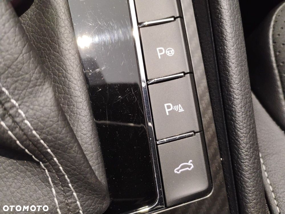 Skoda Superb 2.0 TDI SCR Sportline DSG - 32