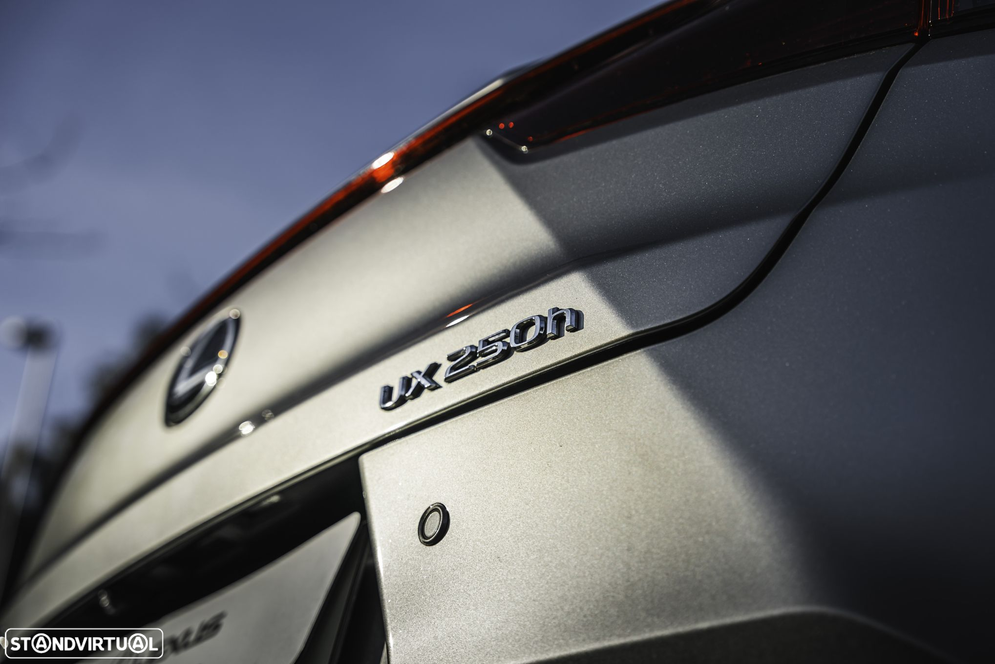 Lexus UX 250h Sport (Ecrã 12.3) - 25