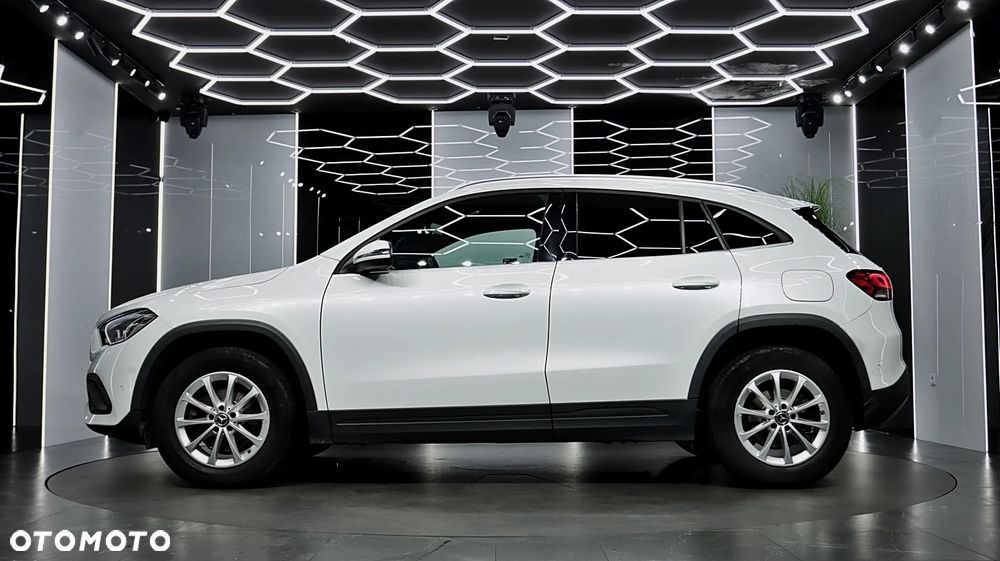 Mercedes-Benz GLA 200 - 4