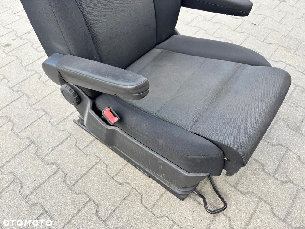 VOLKSWAGEN CRAFTER II 2017- FOTEL PNEUMATYCZNY KIEROWCY PRZÓD EUROPA - 5