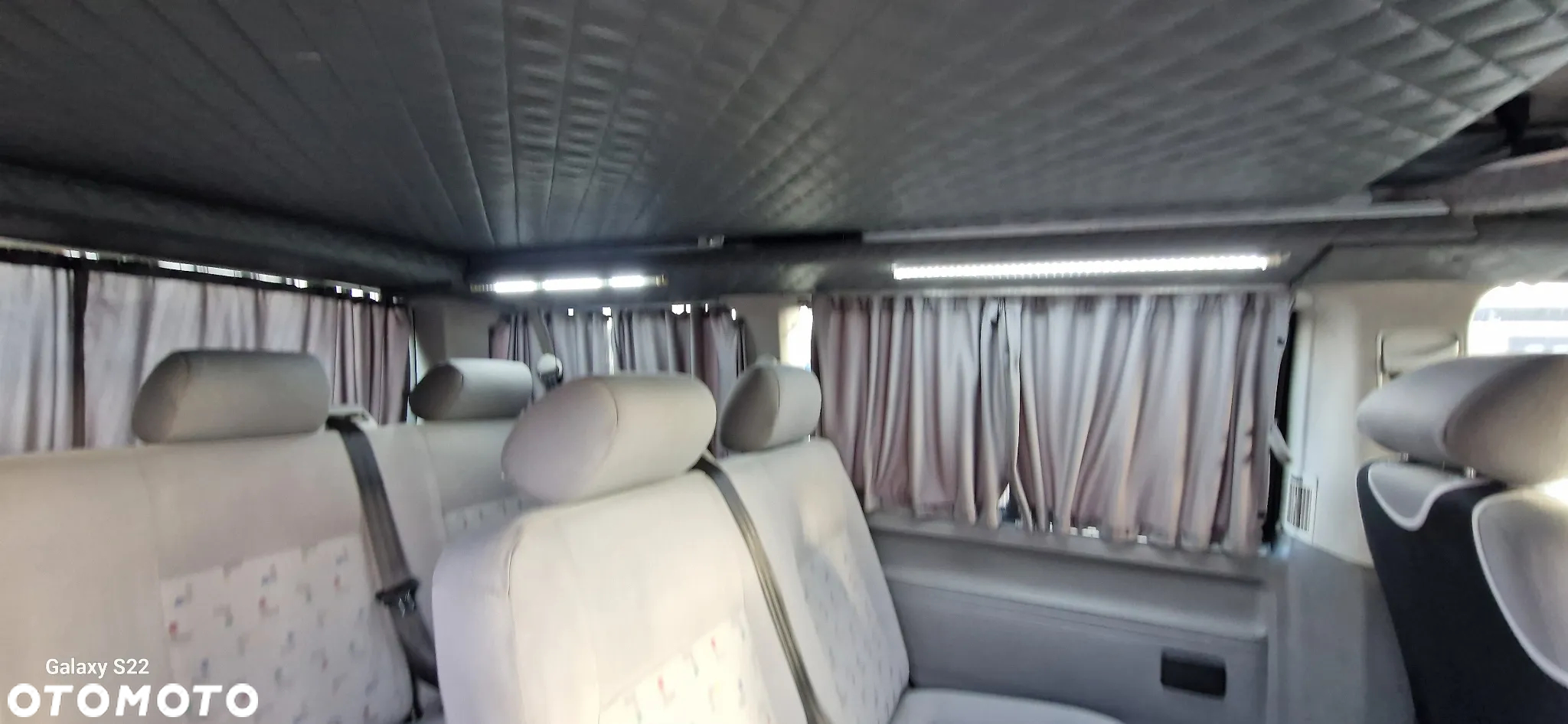 Volkswagen Caravelle - 13