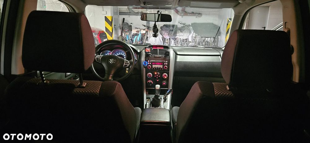 Suzuki Grand Vitara 2.0 - 17