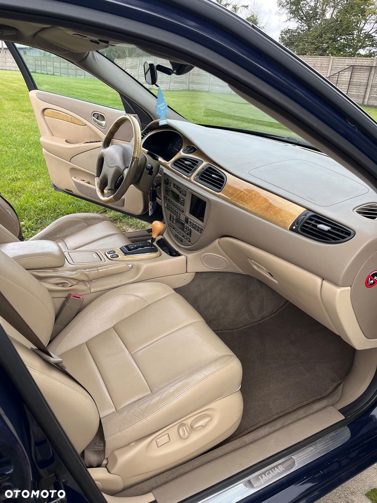 Jaguar S-Type 4.0 V8 - 12