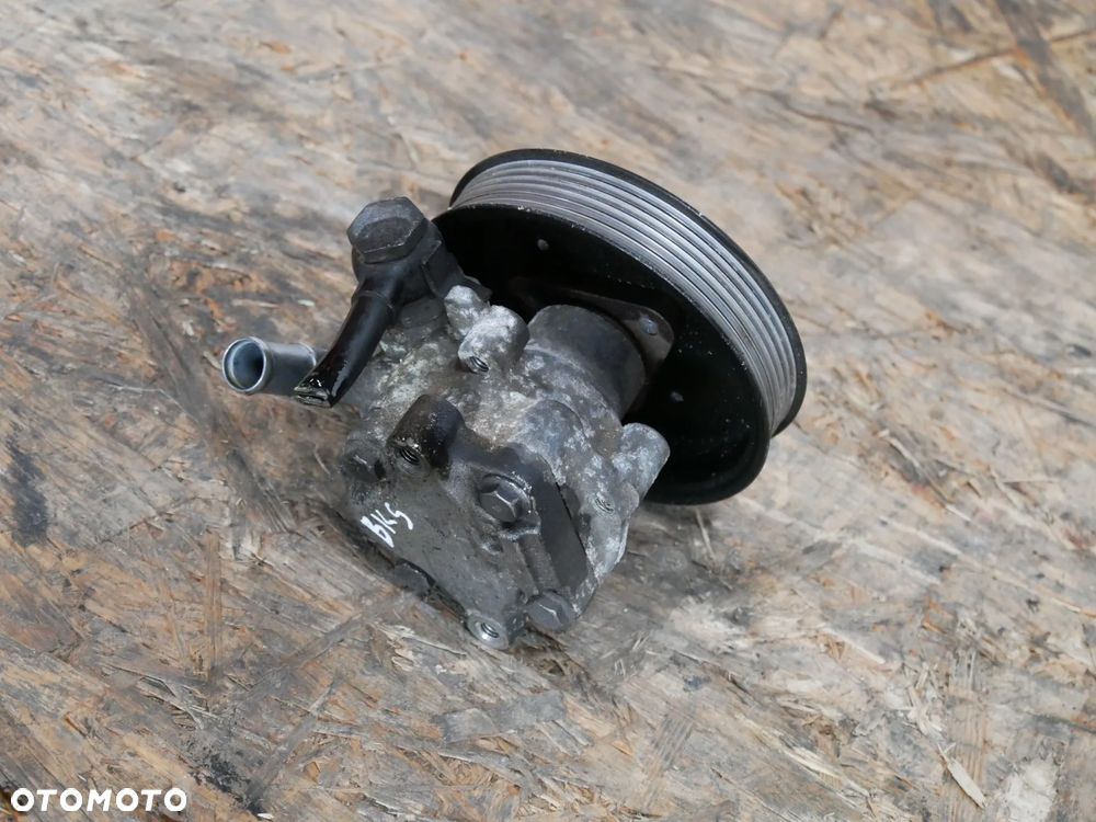 POMPA WSPOMAGANIA VW TOUAREG 3.0 TDI 07' BKS 7L8422154D - 2