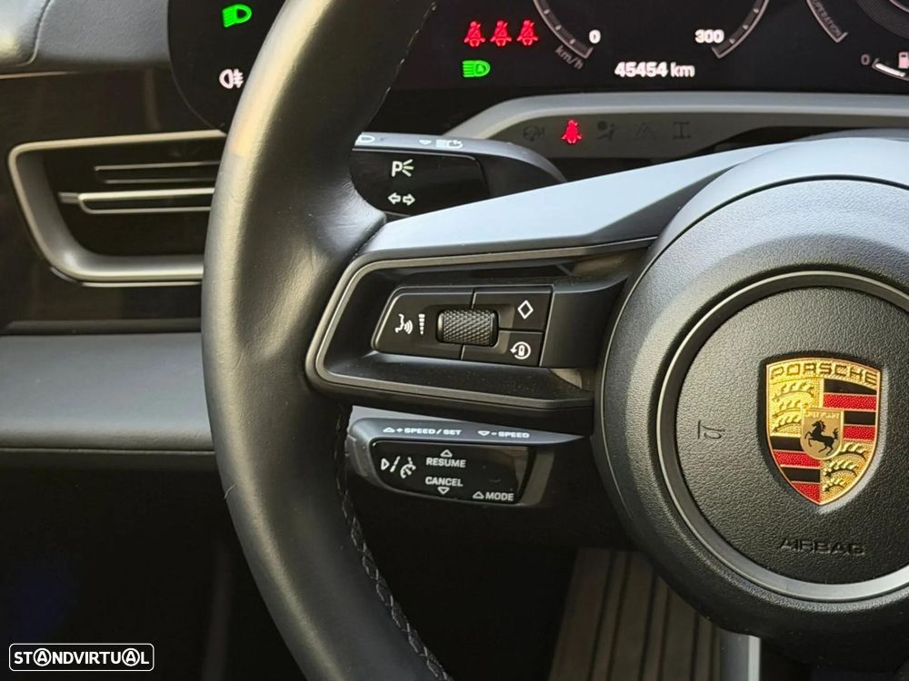 Porsche Taycan 4S - 39